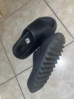 Yeezy slides  39, Ophalen of Verzenden, Grijs, Sneakers of Gympen, Zo goed als nieuw