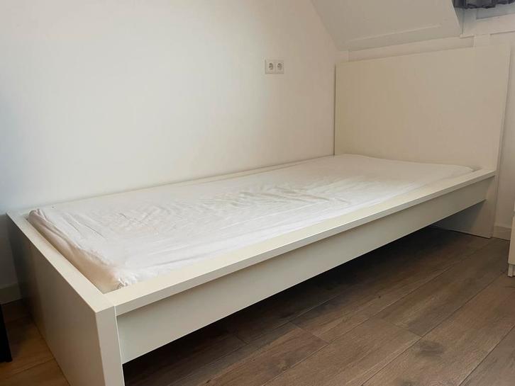 Ikea Malm bed 90x200 2 stuks, Huis en Inrichting, Slaapkamer | Bedden, Gebruikt, Eenpersoons, 90 cm, 200 cm, Hout, Wit, Ophalen