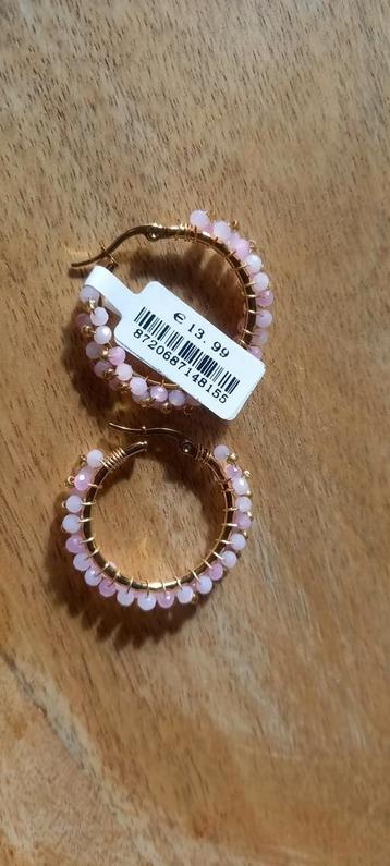 Oorbellen beschikbaar voor biedingen