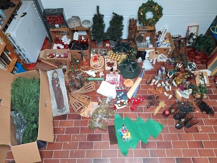 Veel kerstspullen, boom ,verlichting,  kerststal, decoratie., Diversen, Kerst, Gebruikt, Ophalen