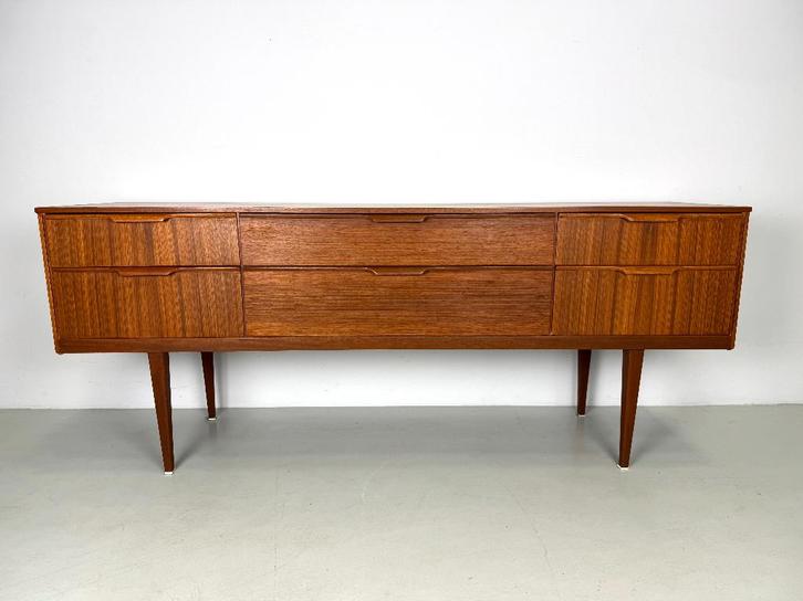 Vintage dressoir van Austinsuite, Huis en Inrichting, Kasten | Dressoirs, Zo goed als nieuw, 150 tot 200 cm, 25 tot 50 cm, Ophalen of Verzenden