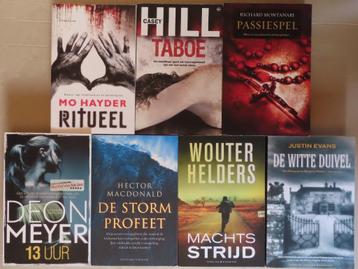 Stapel mooie thrillers; in 1 koop slechts € 7,50 beschikbaar voor biedingen