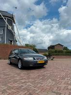 Volvo V70 2.4 140PK AUT 2007 Grijs, Auto's, Volvo, 1800 kg, Zilver of Grijs, 83 €/maand, 750 kg