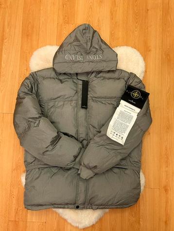 Stone Island donsjas – grijs, model Raso Gommato, maat S-XL beschikbaar voor biedingen