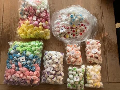 bloemetjes roosjes 3cm. div. kleuren., Hobby en Vrije tijd, Knutselen, Nieuw, Materiaal, Ophalen of Verzenden
