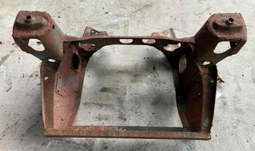 INNOCENTI subframe vooraan MOWOG Classic MINI. 