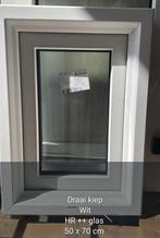 2 Nieuwe witte kunststof kozijnen, €100 per stuk., Doe-het-zelf en Verbouw, Kunststof, Raamkozijn, Nieuw, 75 tot 150 cm