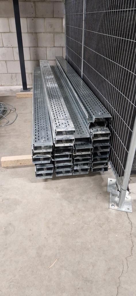 Te koop rest partij kabelgoot Legrand150 mm x 60mm, Doe-het-zelf en Verbouw, Elektra en Kabels, Kabel of Snoer, Ophalen