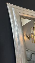 Grote spiegel van Italiaans ontwerp in zilver kleur, Huis en Inrichting, Woonaccessoires | Spiegels, Ophalen of Verzenden, Niet ingevuld