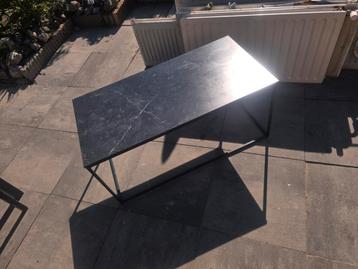 Salon tafel, marmerlook. Zo goed als nieuw beschikbaar voor biedingen