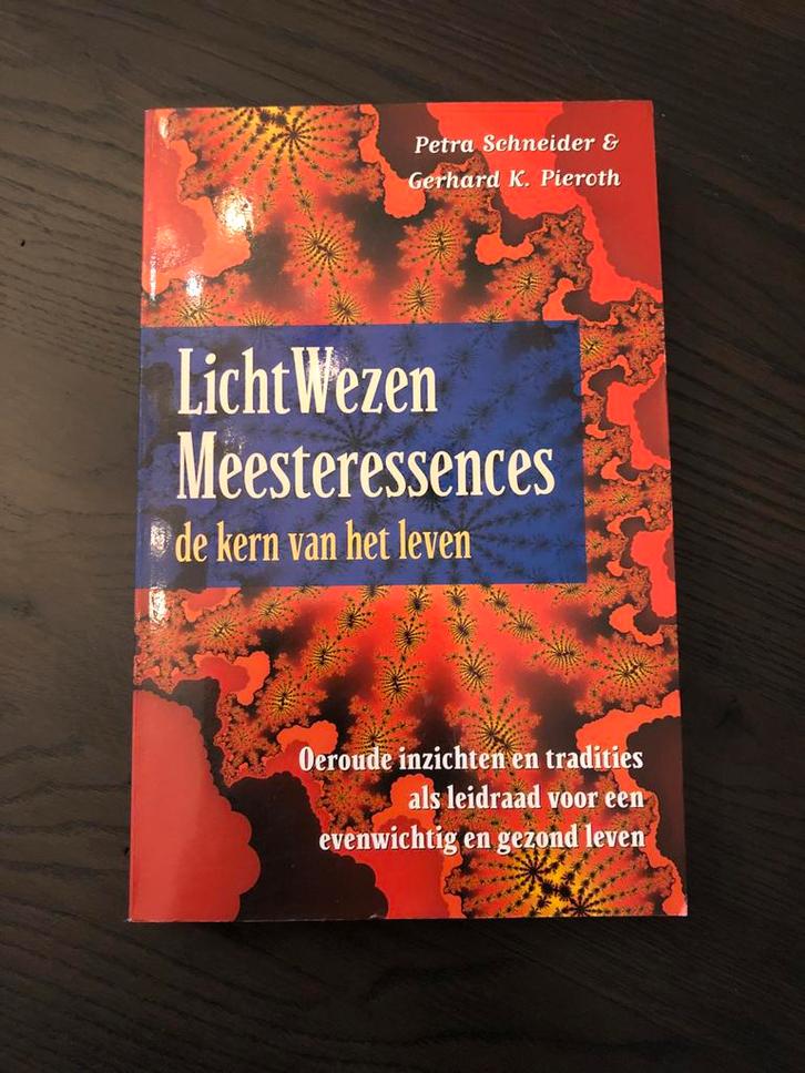 LichtWezen Meesteressences - Petra Schneider, Boeken, Esoterie en Spiritualiteit, Zo goed als nieuw, Achtergrond en Informatie