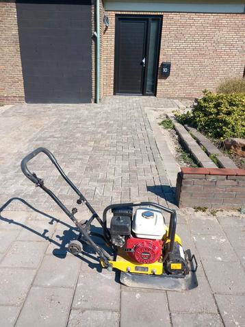Stratenmaker grondwerk straatwerk. beschikbaar voor biedingen