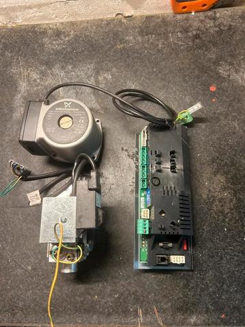 Remeha Avanta onderdelen; regeling, pomp en gasblok beschikbaar voor biedingen