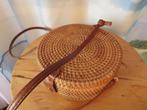 Ronde rotan schouder tas met stoffen binnen bekleding, Sieraden, Tassen en Uiterlijk, Tassen | Damestassen, Ophalen of Verzenden