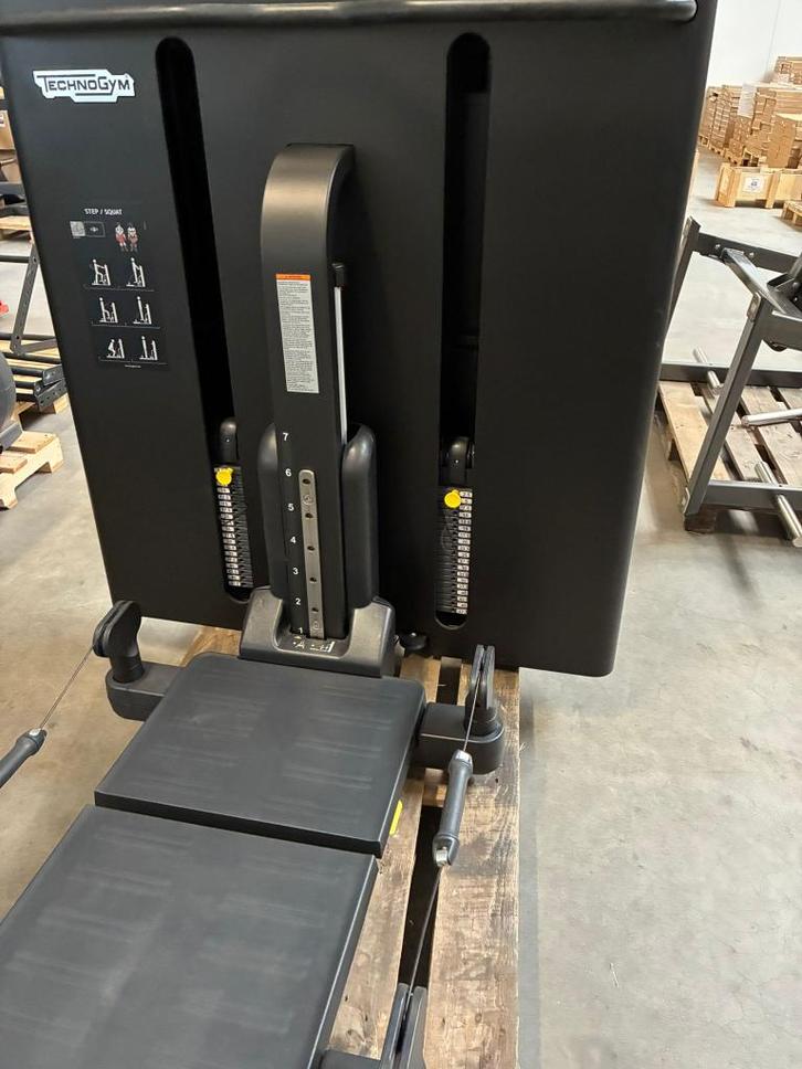 Technogym Step / Squat, Sport en Fitness, Fitnessapparatuur, Gebruikt, Krachtstation