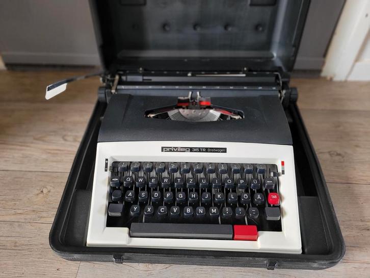 Typemachine in koffer in keurige staat, nu 20 euro, Diversen, Typemachines, Gebruikt, Ophalen