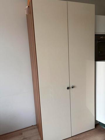 Garderobe kast met plank en roede (GRATIS)