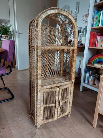 Vintage Rotan Kastje beschikbaar voor biedingen