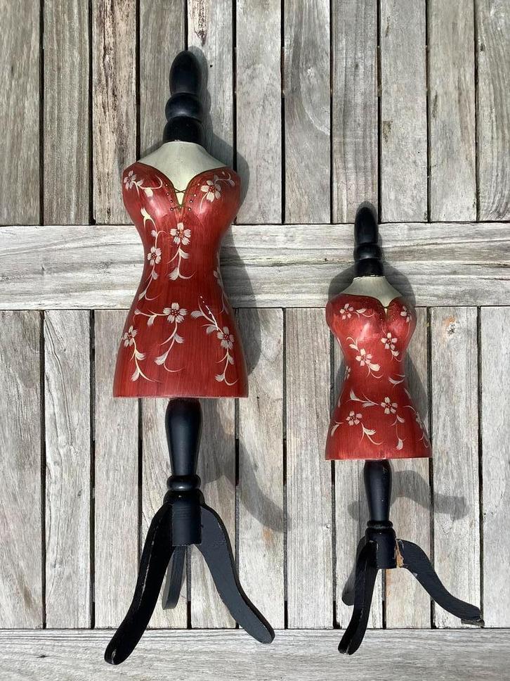 Twee handbeschilderde houten paspoppen voor poppenkleertjes, Hobby en Vrije tijd, Naaien en Fournituren, Paspop, Ophalen