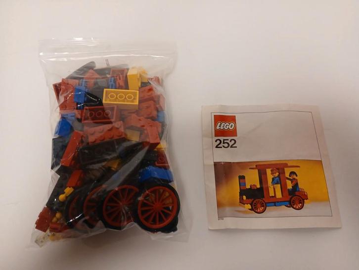 Vintage lego 252 locomotief met boekje, Kinderen en Baby's, Speelgoed | Duplo en Lego, Gebruikt, Ophalen of Verzenden