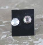 nieuwe oorbellen met wit steentje, Overige materialen, Wit, Nieuw, Ophalen of Verzenden