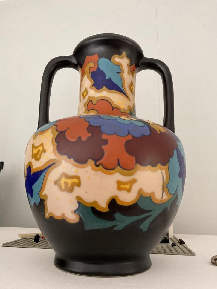 2 antieke plateel aardewerk Regina vazen uit Gouda, Antiek en Kunst, Curiosa en Brocante, Ophalen