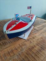 Chris-Craft painted racer, Hobby en Vrije tijd, Modelbouw | Boten en Schepen, Ophalen of Verzenden, Zo goed als nieuw, Groter dan 1:32