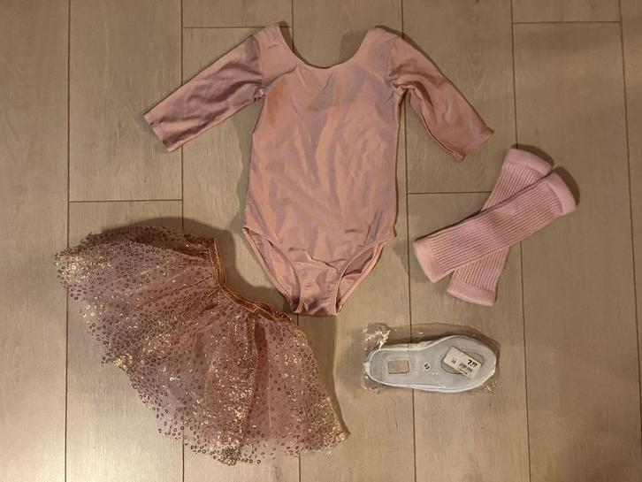Balletpakje Tweedelig danspakje 122/128 + schoentjes maat 33, Sport en Fitness, Ballet, Zo goed als nieuw, Kleding, Ophalen of Verzenden
