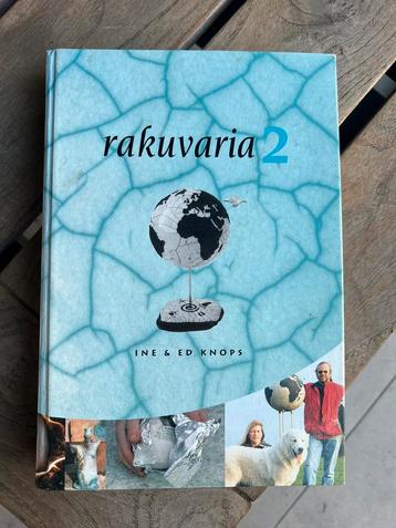 Raku boek, tang en handschoenen beschikbaar voor biedingen