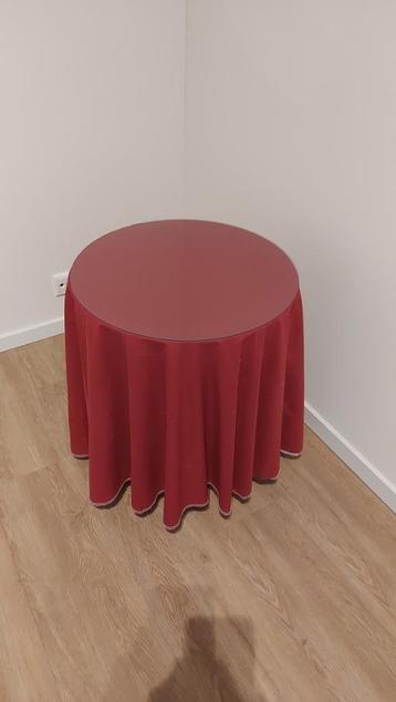 Gratis ophalen. Ronde tafel, kleedje, glasplaat. GRATIS  beschikbaar voor biedingen