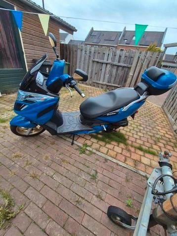Kymco motor scooter +vele reserve onderdelen zonder 123  beschikbaar voor biedingen