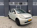 Daihatsu Sirion 2 1.0-12V Trend, Auto's, Daihatsu, Voorwielaandrijving, Gebruikt, 31 €/maand, Parkeersensor