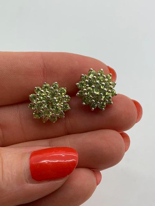 V505 Prachtige zilveren oorbellen limegroen, Sieraden, Tassen en Uiterlijk, Oorbellen, Knopjes of Stekers, Zilver, Zilver, Met strass
