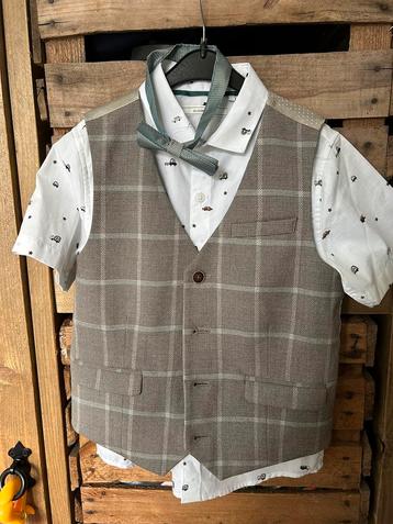 Overhemd, gilet, vlinderstrik (klittenband) beschikbaar voor biedingen