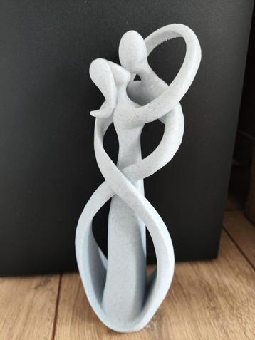 Moderne abstracte sculptuur - Beeld van verliefd stel beschikbaar voor biedingen