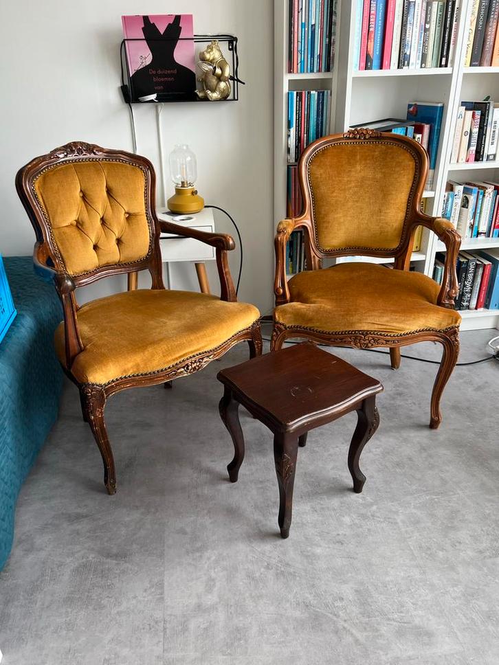 Antieke stoelen en tafeltje voor bruiloft of woonkamer, Antiek en Kunst, Antiek | Meubels | Stoelen en Banken, Ophalen