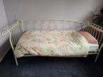 Wit metalen broccante ledikant bankbed, Huis en Inrichting, Slaapkamer | Bedden, Ophalen, Gebruikt, Eenpersoons, Broccant