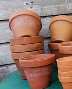 Terracotta bloempotten deel bijna nieuw deel patina Miekje's, Tuin en Terras, Bloempotten, Ophalen, ., Rond, Zo goed als nieuw