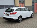 Ford Focus Wagon 1.0 EcoBoost Titanium, Nieuwe Distributie R, Euro 5, Gebruikt, Zwart, Wit