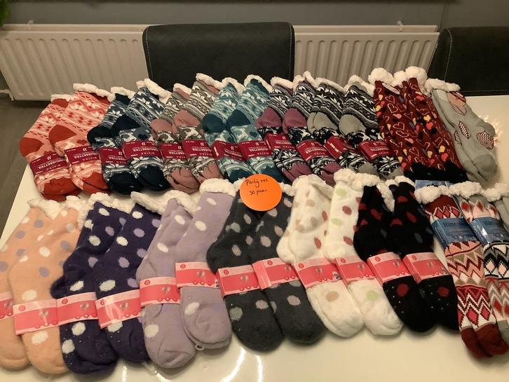 partij leuke dames fluffy sokken. (Partij 257), Diversen, Rommelmarktspullen, Ophalen of Verzenden