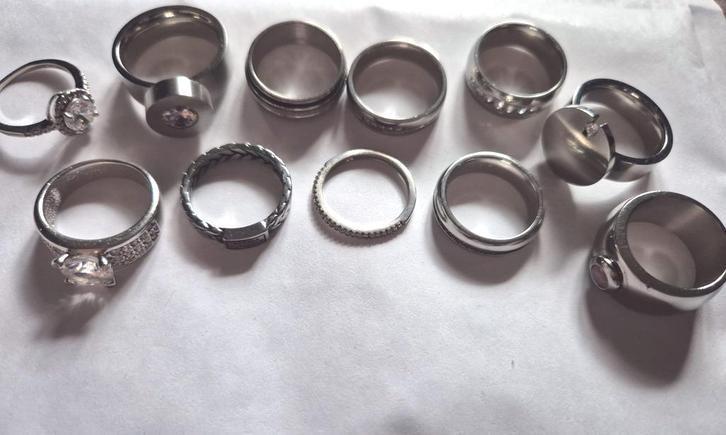 Diverse Ringen, Sieraden, Tassen en Uiterlijk, Ringen, Gebruikt, Dame of Heer, Kleiner dan 17, Zilver, IJzer of Staal, Met edelsteen