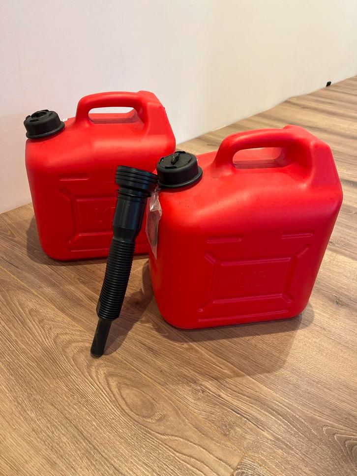2x Benzine Jerrycan + Schenktuit, Auto diversen, Auto-accessoires, Gebruikt, Ophalen of Verzenden