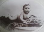2 oude ovale babyfoto's, Verzamelen, Foto's en Prenten, Gebruikt, Voor 1940, Ophalen