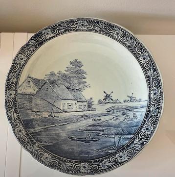 Boch, Maastricht, groot sierbord van 40 cm. doorsnee beschikbaar voor biedingen