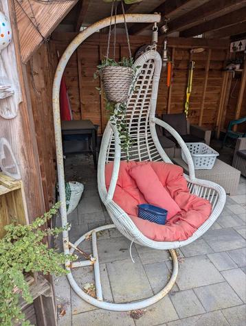 Tuinstoel, (oud ijzer of opknappen) beschikbaar voor biedingen