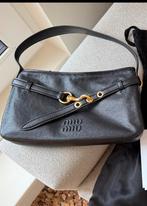 Miu Miu Aventure, Ophalen, Zo goed als nieuw, Zwart, Handtas