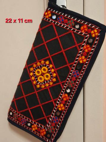 Kleurrijk Etui met Borduurwerk - Nieuw! beschikbaar voor biedingen