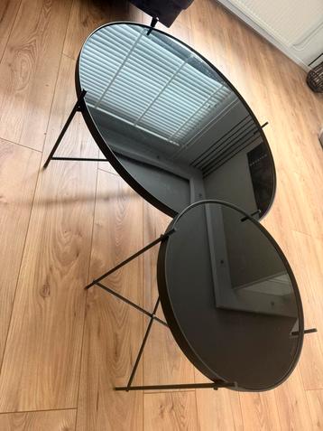 Zwarte glazen salontafel