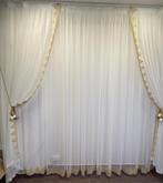 Mooie witte gordijnen met gouden details, Huis en Inrichting, Ophalen of Verzenden, Zo goed als nieuw, Wit, 200 cm of meer