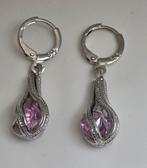 Nieuwe Zilverkleurige Oorbellen met Roze Steen, Hangers, Onbekend, Nieuw, Ophalen of Verzenden
